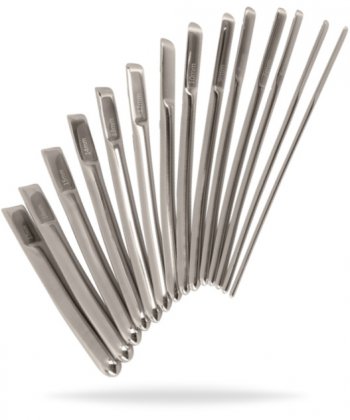 Set med 14 dilatorer. Från 4-17 mm i diameter. Rund topp med ett platt handtag. Förvaringspåse ingår. Polerat rostfritt stål.