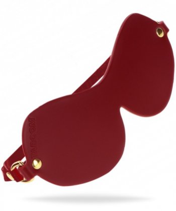 Röd ögonbindel tillverkad av högkvalitativt PU-läder med guldiga metall detaljer. Justerbart band runt huvudet.