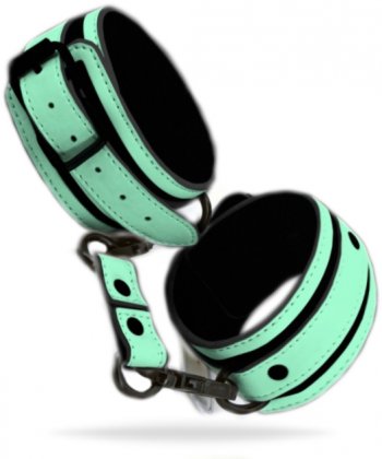 Vristklovar som lyser i mörkret. Tillverkad av högkvalitativ PU läder. Enkel att använda. Justerbar passform. Slitstark kedja.
