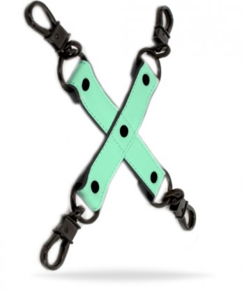 Hogtie som lyser i mörkret. Tillverkad av högkvalitativ PU läder. Enkel att använda. funkar med glo produkter. Slitstark.