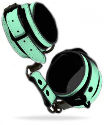 Handklovar som lyser i mörkret. Tillverkad av högkvalitativ PU läder. Enkel att använda. Justerbar passform. Slitstark kedja.