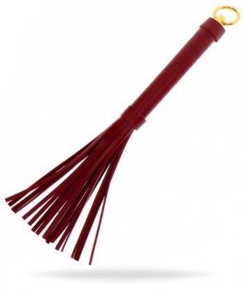 Frans piska tillverkad av högkvalitativ och slitstarkt PU-läder. Med guldiga detaljer av nickelfri metall. Bekväm i handen.