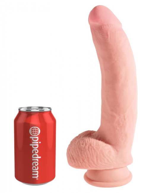 Realistisk dildo av högkvalitativ TPE. Verklighetstrogen design. Strap-on kompatibel. Stark sugkopp. Flexibelt skaft.