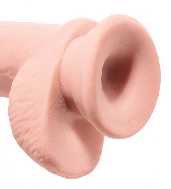 Realistisk dildo av högkvalitativ TPE. Verklighetstrogen design. Strap-on kompatibel. Stark sugkopp. Flexibelt skaft.
