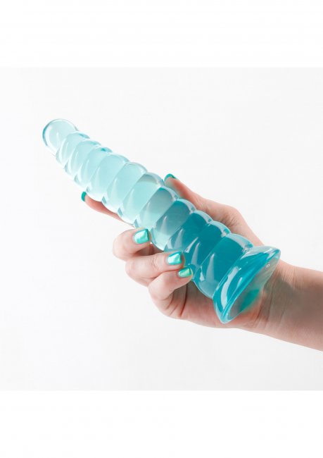 Fantasia dildo Nymph - Grön kurvig dildo i hand för storleksreferens