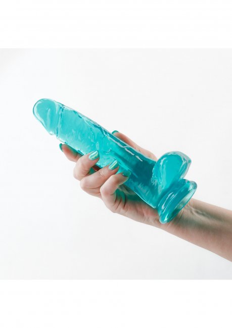 Fantasia Dildo Ballsy 7.5 - grön semi transparant dildo i hand för storleksreferens