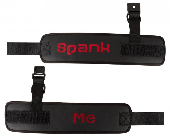 Handklovar med Spank Me text. Bekväm passform och justerbar storlek. Praktiska spännen. Enkel användning. Polyurethan.