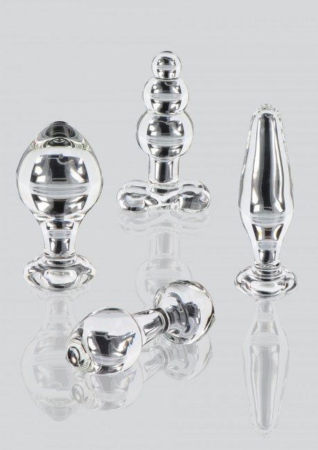 Transparant analplugg tillverkad av högkvalitativ och temperaturkänsligt glas. Den har en smal nacke och bred bas.