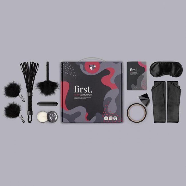 Ett kit med 8 olika varor utvecklat för par. Perfekt att ge bort som present. Tillverkad av högkvalitativa material. BDSM.