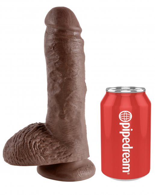 Cock 8 Inch W Balls - Cock 8 Inch W Balls - ljusbrun 20 centimeters dildo med sugkopp brevid en 33cl burk för jämförelse