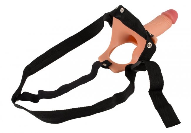 Ihålig strap on dildo med avtagbar och justerbar sele. Bekväma material och hål för pungen. Realistisk. Enkel användning.