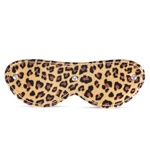 Ett kit med 8 olika varor utvecklat för par. Perfekt att ge bort som present. Tillverkad av högkvalitativa material. BDSM.