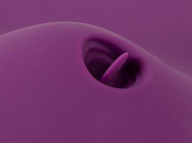 Uppladdningsbar vibrator med en innovativ design tillverkad av silikon. 7 olika vibrationer. Värmande effekt. Tung design.