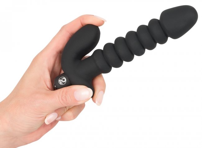 Vibrerande analplugg tillverkad av högkvalitativ silikon. Räfflar yta och en bred bas som stimulerar klitoris och perineum.