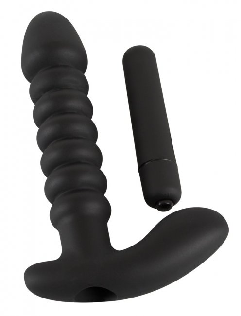 Vibrerande analplugg tillverkad av högkvalitativ silikon. Räfflar yta och en bred bas som stimulerar klitoris och perineum.